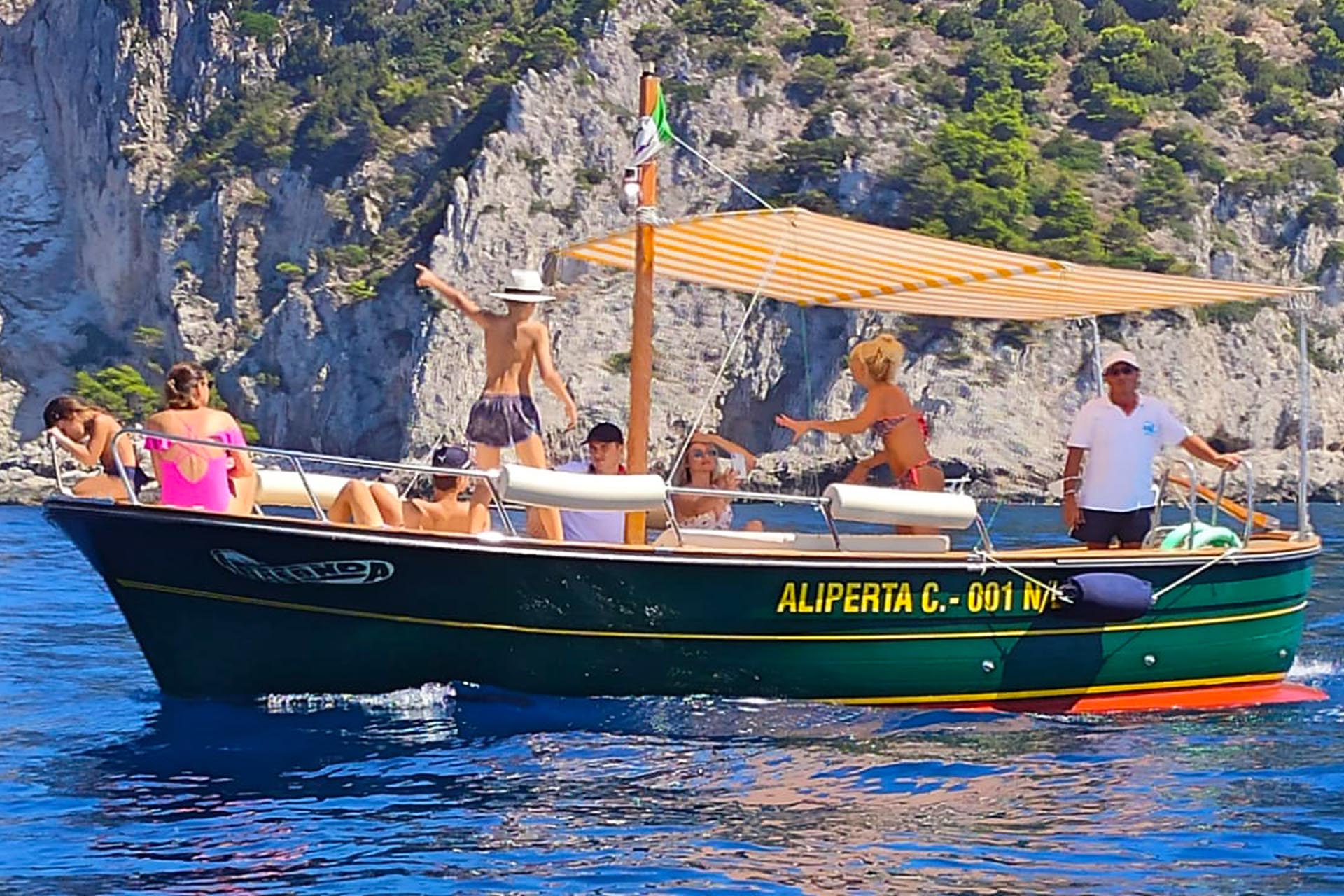 Capri boat tours Private boat trip with sailor